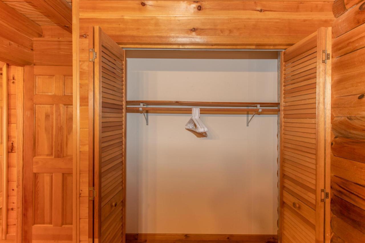 Treetops Cabin Easy To Asheville With Fast Wifi And Great View Swiss Kültér fotó
